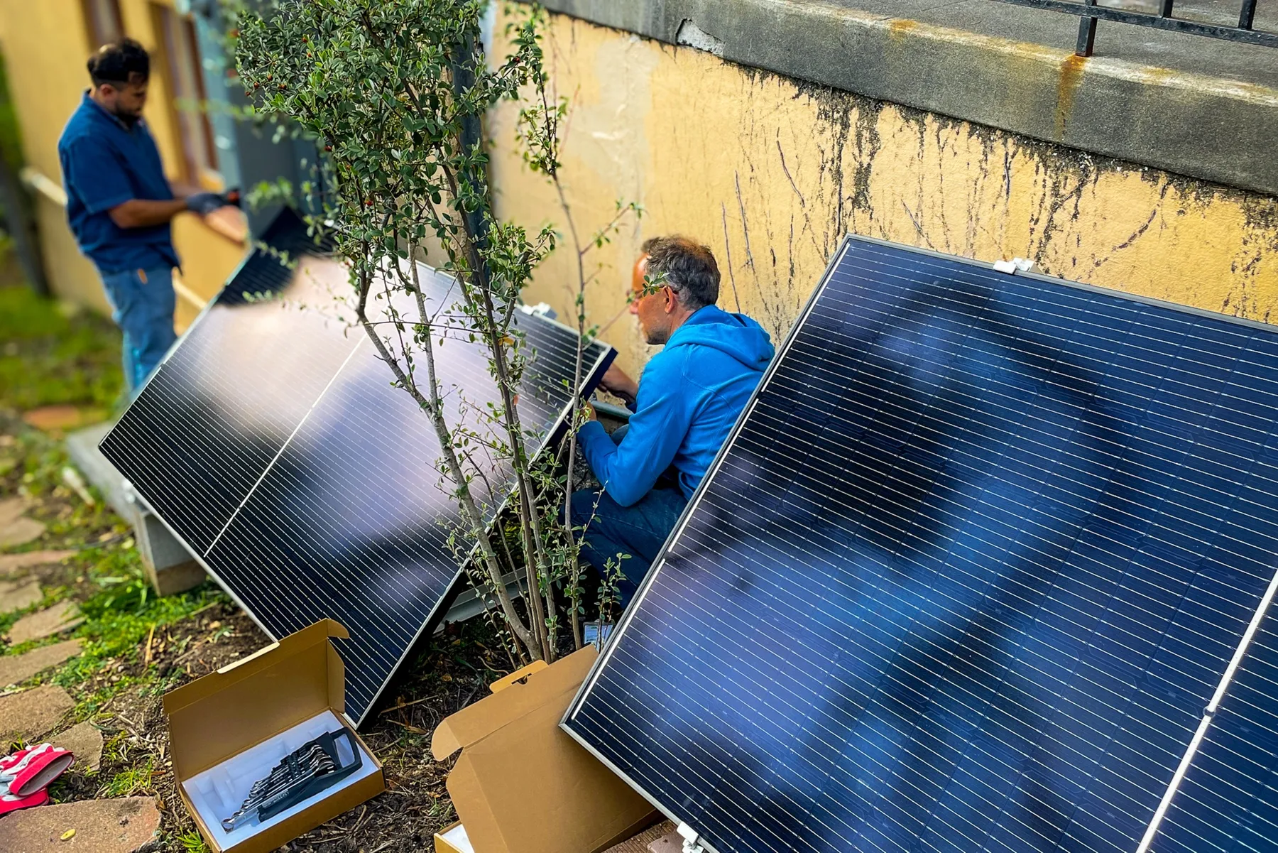 Under legislation introduced in January in California, residents could install plug-in solar systems without utility authorization. Source: Bright Saver